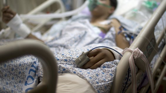 Los médicos podrían alegar objeción de conciencia para no practicar los procedimientos. Foto: AFP.