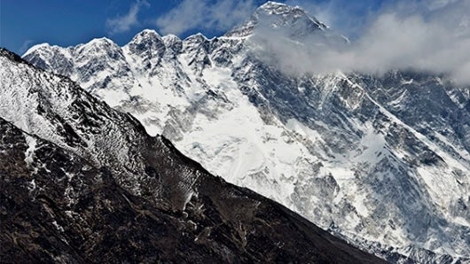 Hallan cuatro alpinistas muertos en el Everest Hallan cuatro alpinistas muertos en el Everest