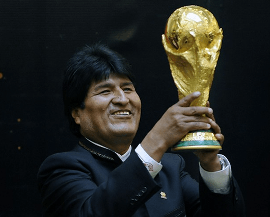 La Copa sólo puede ser levantada por presidentes o excampeones del Mundial. Foto: AFP