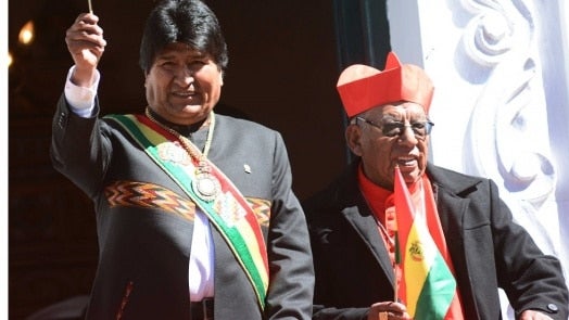 Expulsan al militar que perdió la medalla presidencial de Bolivia por ir a un prostíbulo Expulsan al militar que perdió la medalla presidencial de Bolivia por ir a un prostíbulo