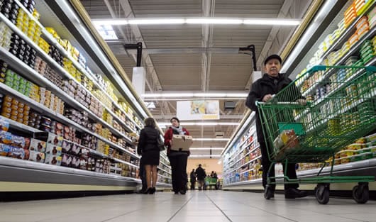 El hipermercado sigue abierto al público. Foto: AFP.