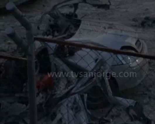 El vehículo estalló en un parqueadero luego de ser inmovilizado por la Policía. Foto: TVSanJorge.com