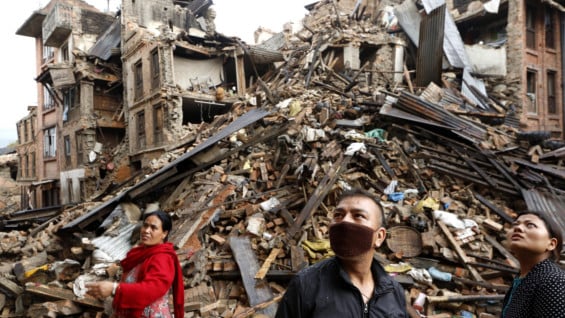 La Cruz Roja puso en marcha una web para ayudar a las familias a intentar encontrar o ponerse en contacto con sus allegados. Foto: EFE