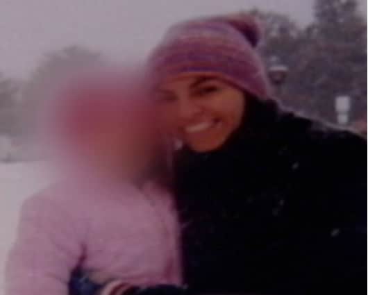 Adriana del Pilar Arias con una de sus hijas. Foto: RCN.