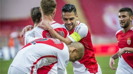 Falcao García celebra uno de sus goles con los jugadores de Mónaco. Foto: @AS_Monaco