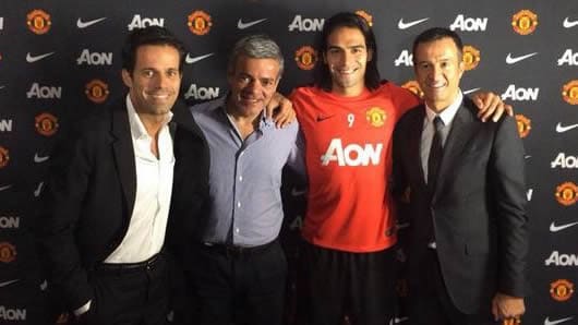 Los abogados Paulo Rendeiro y Carlos Osório, junto a Falcao y su representante Jorge Mendes. Foto: Falcao