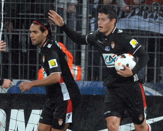 Radamel Falcao y James Rodríguez lograron mantener al Mónaco ante el Vannes. Foto: AFP