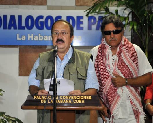 Los guerrilleros Andrés París y Jesús Santrich. Foto: EFE.