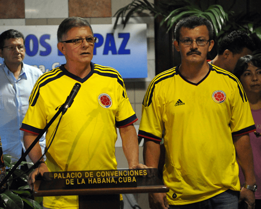 Las Farc le pidieron a Valderrama y Serna incluir una selección de jugadoras para el partido. Foto: EFE