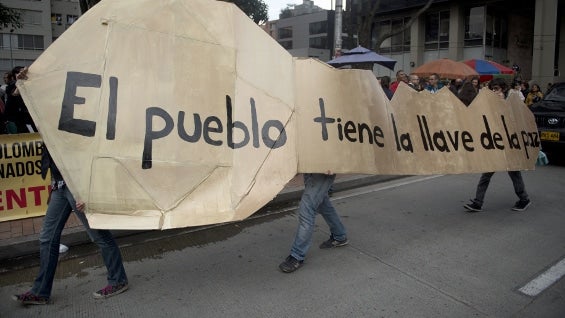 Para analistas, es posible que el cese al fuego se dé antes de que haya un referendo por la paz. Foto. AFP