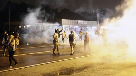 En la noche del sábado, siete personas fueron detenidas. Foto: AFP.