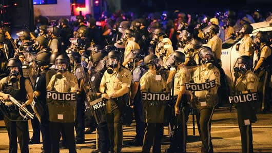 La violencia no han cesado en Ferguson desde que el 9 de agosto un policía blanco mató a tiros a Michael Brown. Foto: AFP.