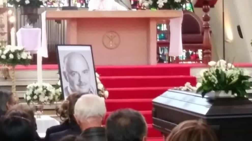 Fernando Gaitán es despedido por sus seguidores.