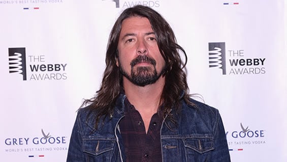 El músico y líder de los Foo Fighters pidió disculpas por ausentarse una hora. Foto: AFP