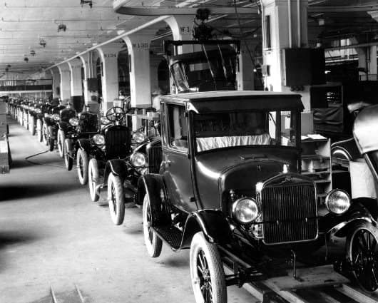 Hace 100 años, Henry Ford cambió la forma de hacer carros