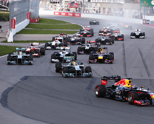 La medida fue sugerida por la marca proveedora de neumáticos, Pirelli. AFP