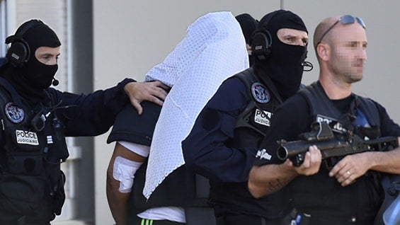 La Policía asegura que Salhi "no ha explicado" por qué colgó la cabeza en la valla o gritó "Alahu Akbar" ("Dios es el más grande"). Foto: AFP.