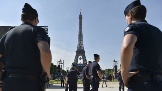 Uniformados gantizarán la seguridad de turistas y ciudadanos en las 'fan zones'. Foto AFP