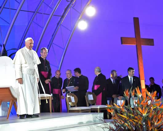 Francisco fue recibido con cantos y ovaciones. Foto: AFP