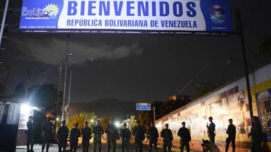 El cierre de la frontera se da entre las 10:00 p.m. y las 5:00 a.m. Foto: AFP