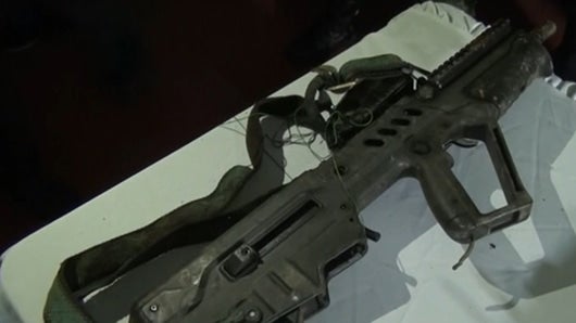 Autoridades cotejan los seriales del arma para determinar si pertenece al Ministerio de Defensa. Foto: Noticias RCN.