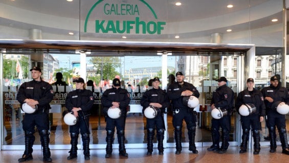 Policías alemanes cerca al lugar del evento. Foto: AFP