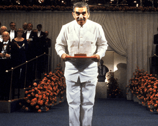 ¨Gabo¨ recibiendo el premio Nobel de Literatura en 1982. Foto: AFP