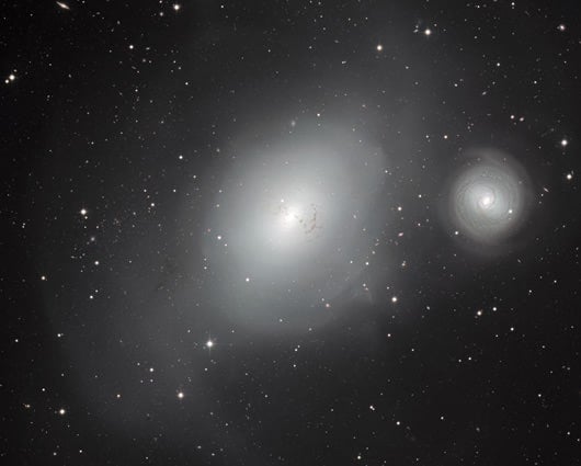 En el centro la galaxia El Horno A y su vecina NGC 1317. Foto: ESO