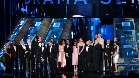 Momento del recibimiento del premio a mejor serie dramática. Foto: AFP.