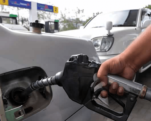 El Gobierno destaca que la gasolina acumula una reducción de 2,5 % entre diciembre de 2012 y enero de 2014. Foto: AFP