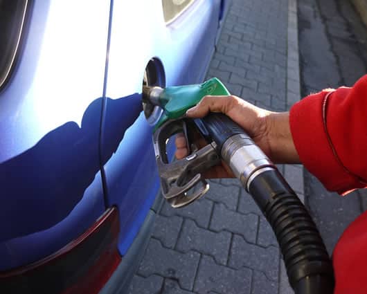 Según el demandante, el precio de la gasolina podría bajar.