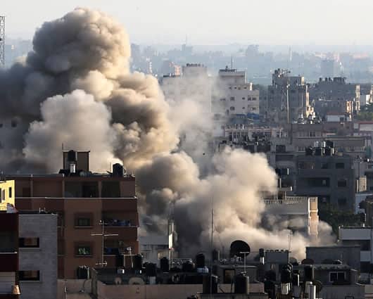 Las Fuerzas Armadas israelíes aseguraron que los bombardeos de este miércoles coincidieron con el lanzamiento de 82 cohetes contra el territorio de Israel. Foto: EFE.