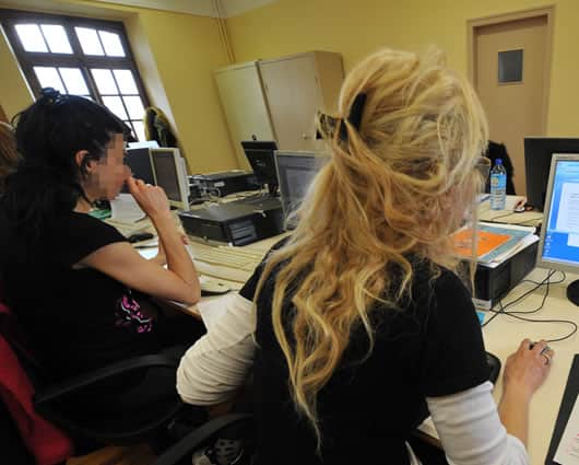 Los científicos emplearon una gelatina que contiene para bloquear el virus del VIH. Foto: AFP