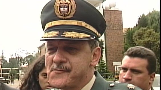 El general retirado del Ejército lamentó la ironía de haber perdido a su esposa e hijo en un acto terrorista. Foto: Noticias RCN