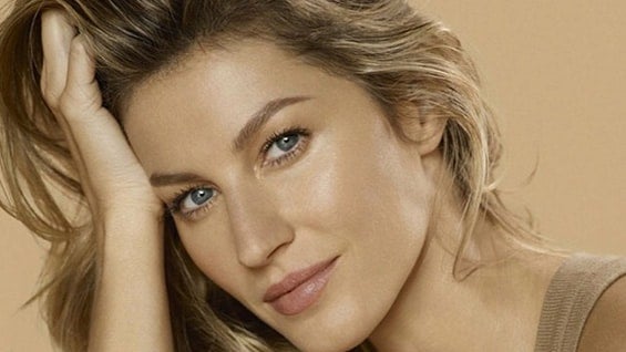 Gisele Bündchen está casada con el mariscal de campo de los Patriots de Nueva Inglaterra, Tom Brady.