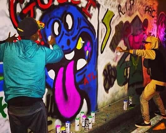 Por haber pintado el grafitti, el cantante deberá dar un concierto gratis, dice el secretario de Gobierno.