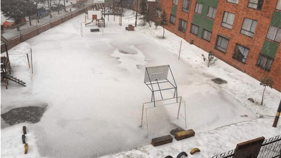 Según Bomberos, fueron removidas 230 toneladas de granizo.