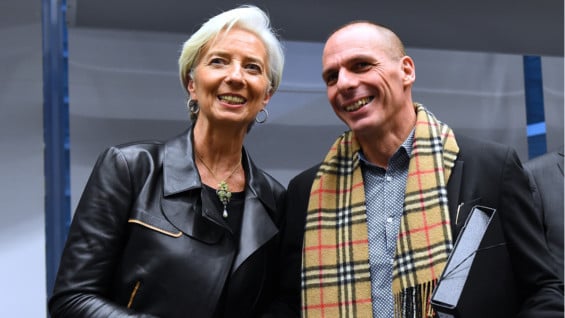 Christine Lagarde, directora del FMI, y Yanis Varoufakis, ministro de finanzas griego. Foto: AFP