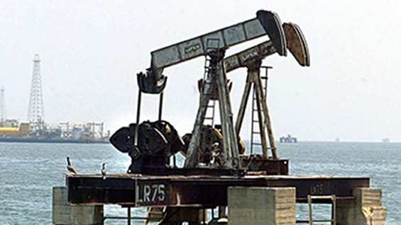 Analistas internacionales han sugerido que el precio del barril del petróleo podría llegar a los US$40. Foto: Archivo AFP