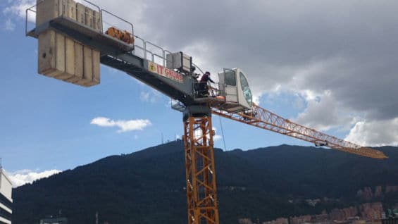 El incidente tuvo lugar en la carrera 13 con calle 99. Foto: Bomberos.
