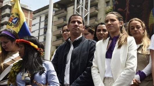 FOTO: Juan Guaidó y su esposa Fabiana Rosales. AFP