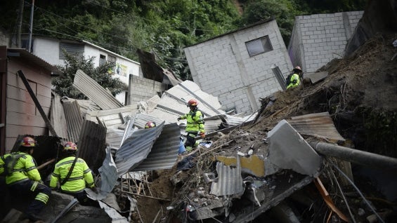Devastador alud dejó 280 muertos y unos 70 desaparecidos. Foto: AFP