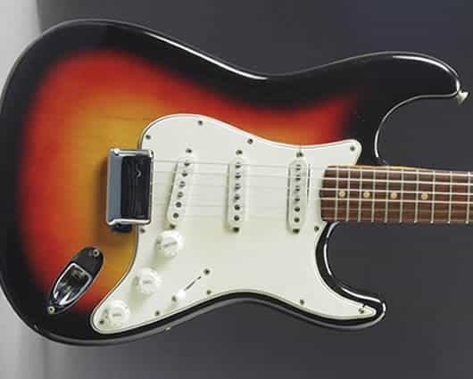 La guitarra que subastarán es una clásica Fender Stratocaster de 1964. EFE