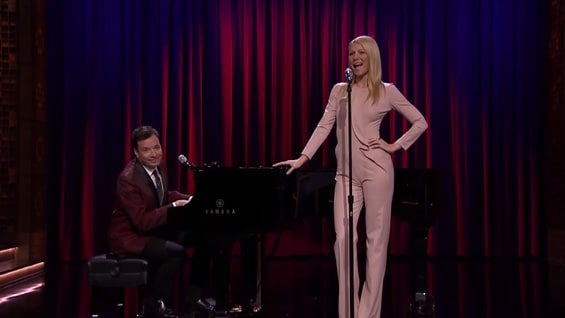 Gwyneth Paltrow junto al presentador y humorista Jimmy Fallon.