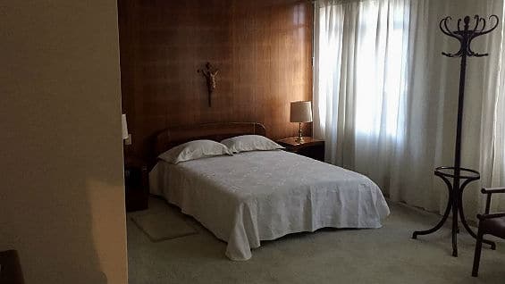 El Papa tomará un descanso en esta sencilla habitación. Foto: NoticiasRCN.com