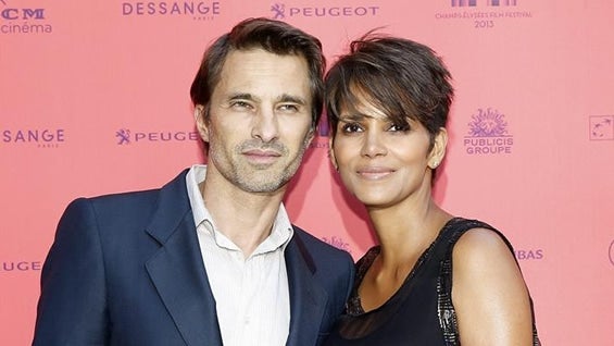 Halle Berry y Olivier Martinez durante el festival de cine Champs Elysees en París. Foto: EFE.