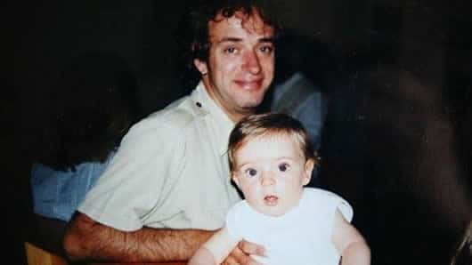 El pasado 12 de julio, la hija del músico argentino publicó esta fotografía con su padre. Foto: Facebook.