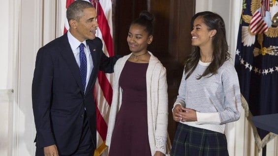 Presidente Obama junto a sus hijas Malia y Sasha. Foto: EFE.