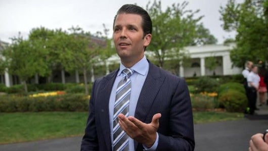Donald Trump Jr se reunió con una abogada para para obtener información comprometedora sobre Hillary Clinton. Foto: EFE/Shawn Thew