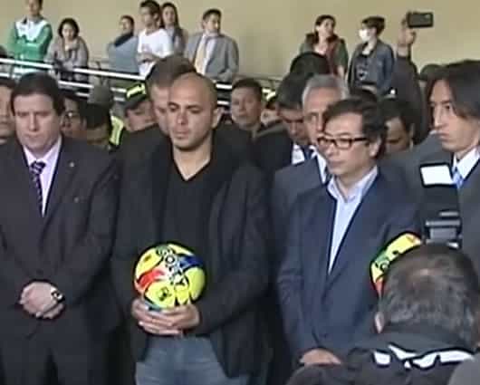 Directivas, autoridades y jugadores rindieron homenaje al joven fallecido. Foto: RCN.